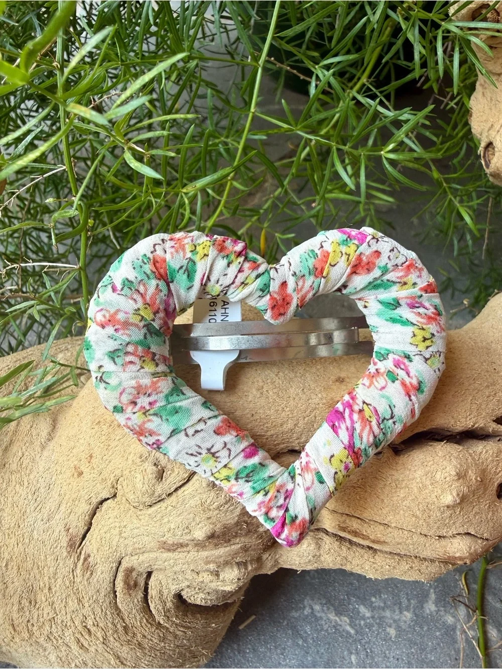 New🌟Anthropologie-Floral Heart Hair Clip - Multicolor Fabric Wrapped Accent